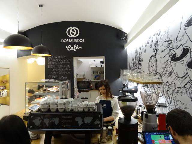 Dos Mundos Café